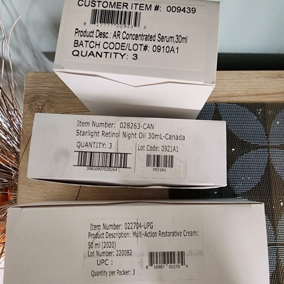 Package of 3 Strivectin products Full size - Picture 2 of 5